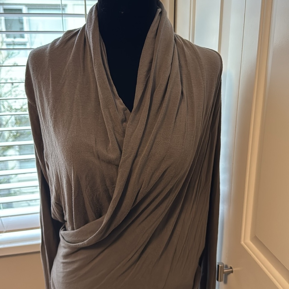 ARITZIA Community Wrapped Bamboo Top - Picture 7 of 11
